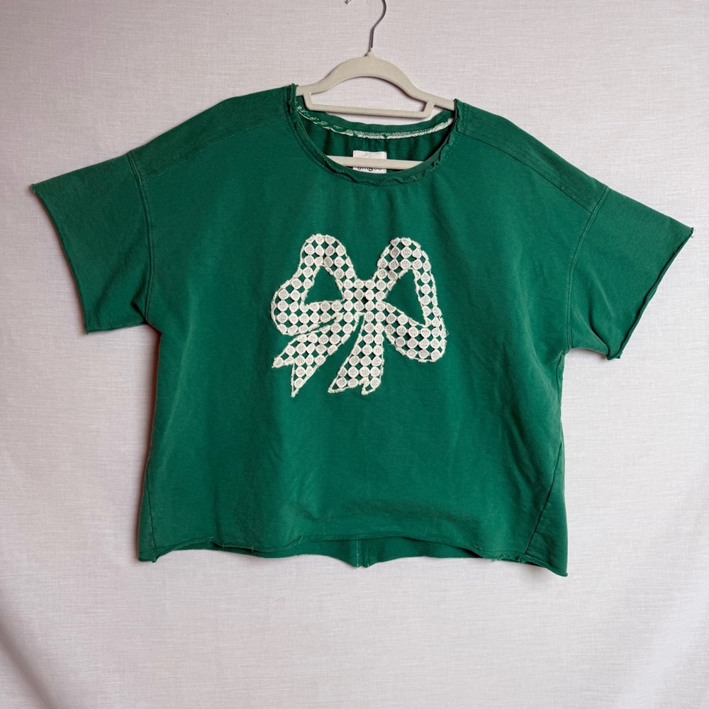 Umgee Green Short Sleeve Top Women’s Large – Lace Bow Applique & Back Detail